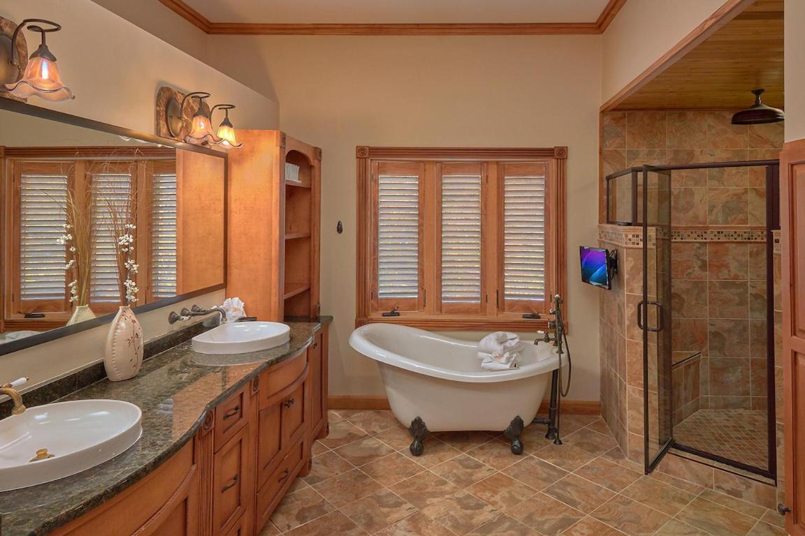סביירוויל Journey'S End, 5 Bedrooms, Sleeps 12, Private Outdoor Pool, Theater, Sauna מראה חיצוני תמונה